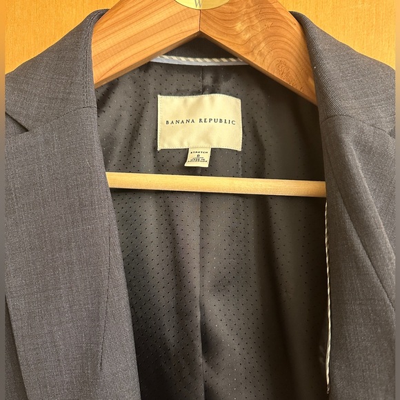 Banana Republic Women’s Suit Jacket Blazer Size 8 Navy Lightweight Stretch Wool - Picture 3 of 5